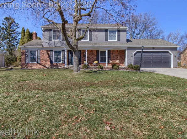 25472 Livingston Cir, Farmington Hills, MI 48335