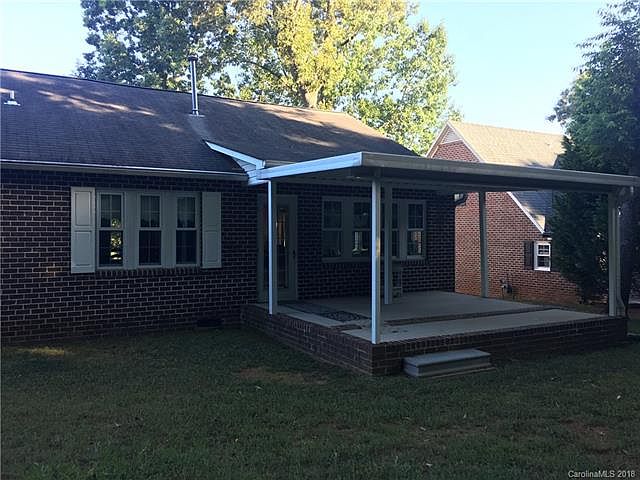 2nd image of 302 Eastwood Dr
