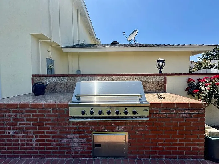 1530 Rogue St — Photo 27