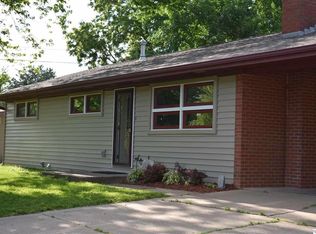 1421 Elmwood Dr N, Quincy, IL 62301