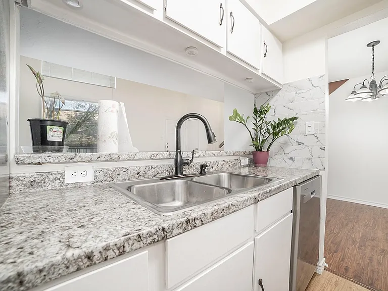 3131 Wycliff Ave — Photo 13