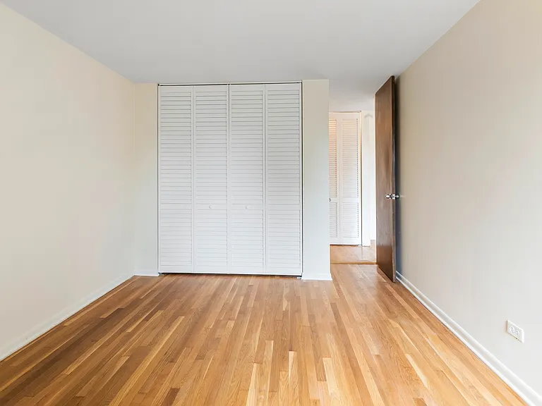 5435 N Artesian Ave #1W — Photo 7
