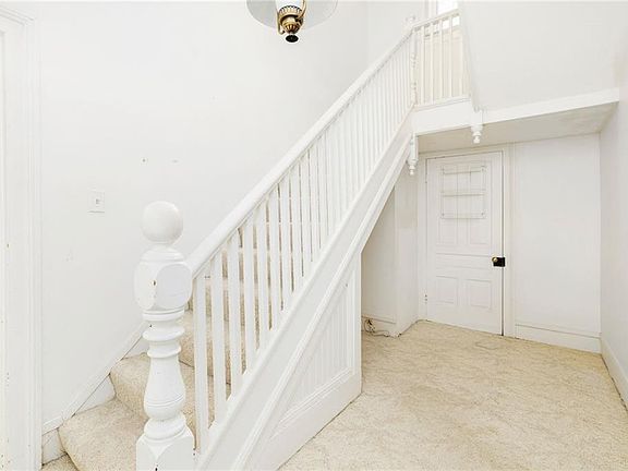 3rd image of 317 Tillar St