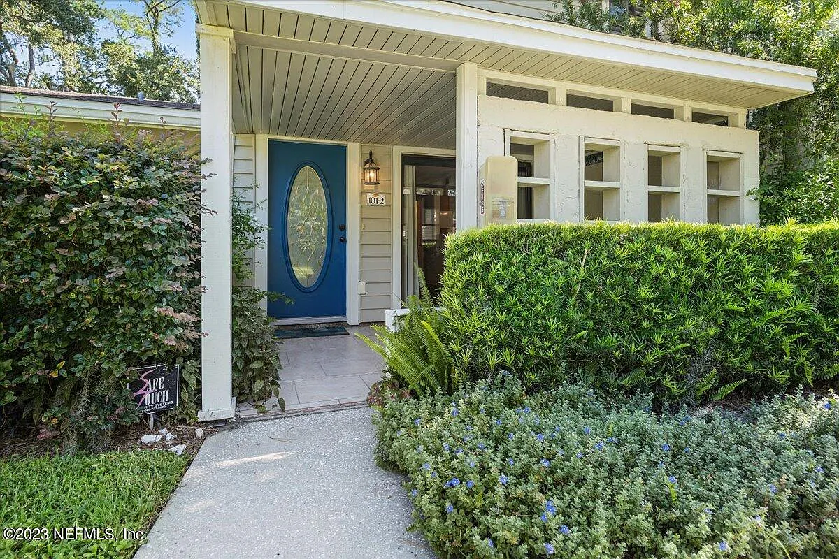2 bed, 1.5 bath, $2,000 — Photo 1