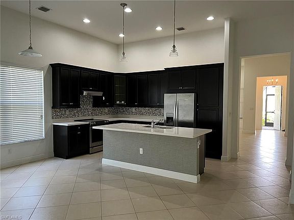 3rd image of 5207 Vizcaya St