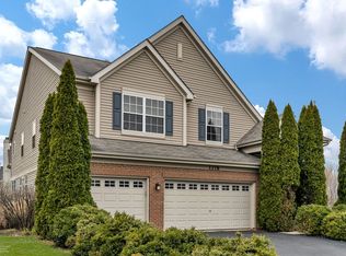 1378 Snowberry Ln, West Chicago, IL 60185