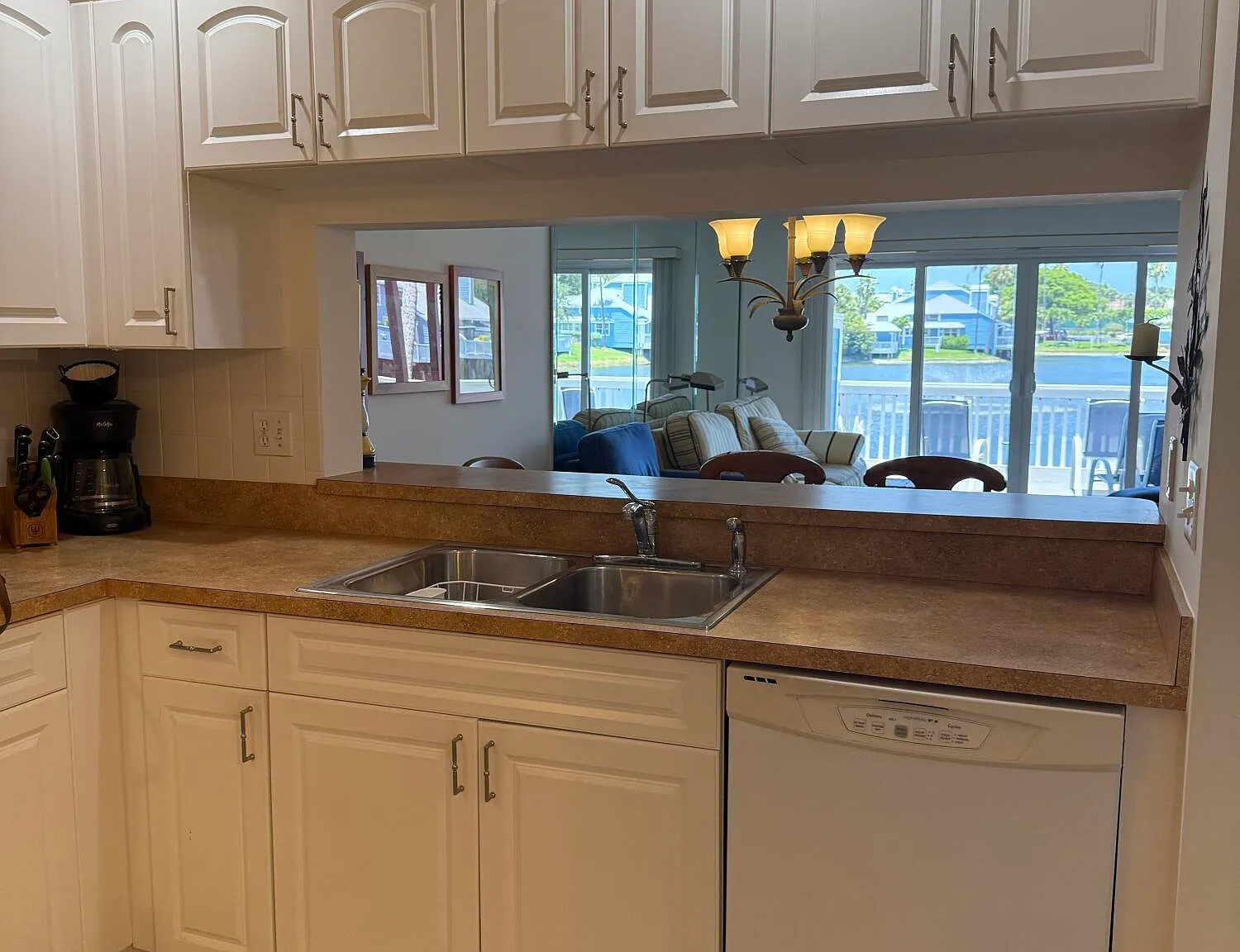 2 bed, 2.5 bath, 1431 sqft, $3,300 — Photo 4