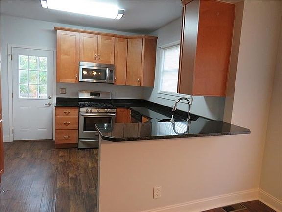 4th image of 355 Pershing Dr