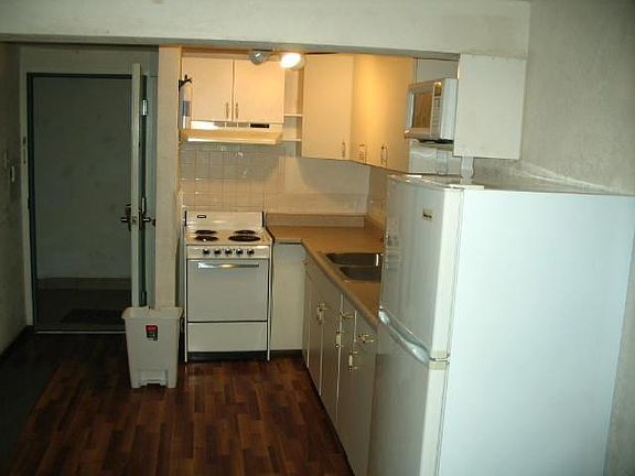 3rd image of 320 E Dock St #3