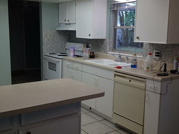 4th image of 913 Linton Ave