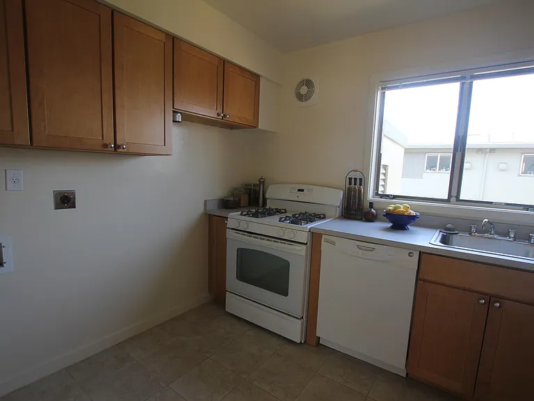1569 Pershing Dr #G — Photo 5