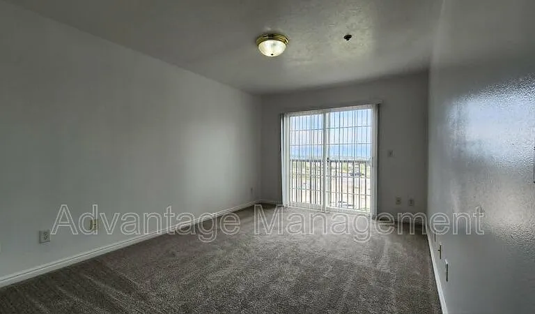 105 W Daybreak Ln — Photo 8