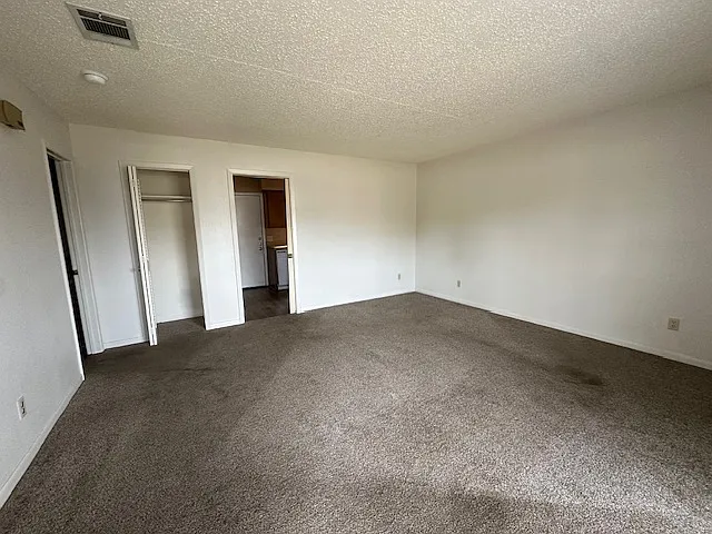 1236 Meadowview Dr — Photo 4