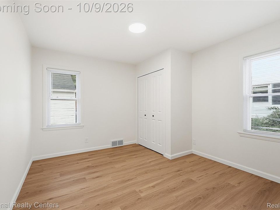 2403 Crooks Rd, photo 20