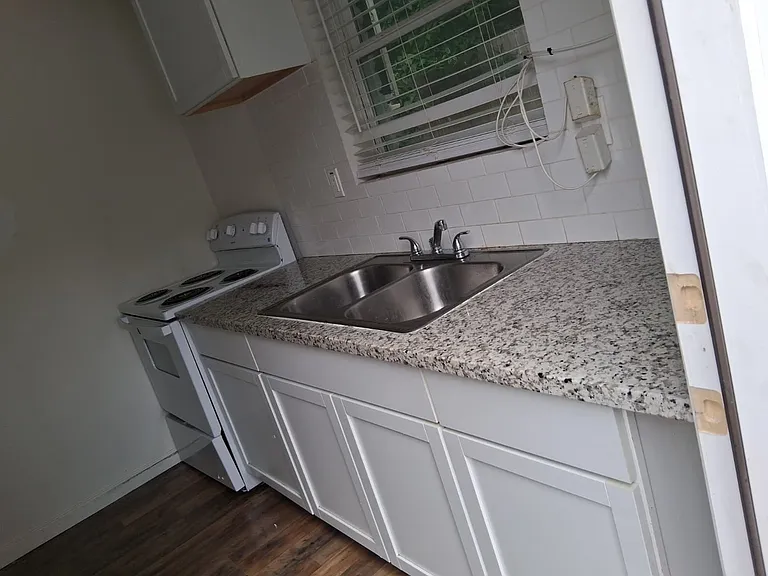 3813 Wipprecht St — Photo 4