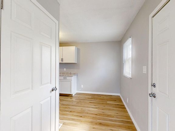 5th image of 1921 N Centennial St