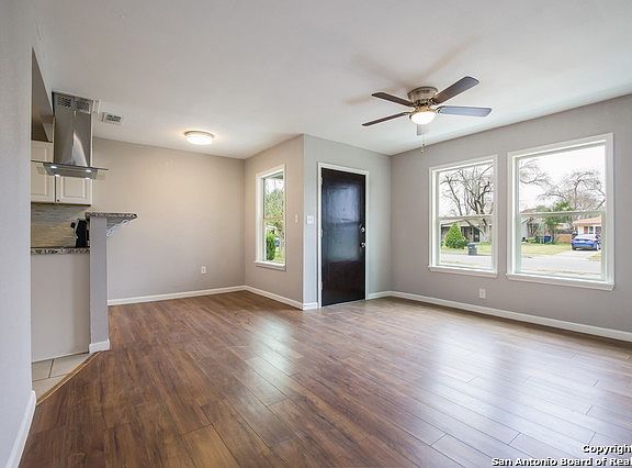 3rd image of 310 Schmeltzer Ln