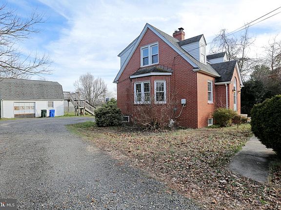 4th image of 202 Oak Ave