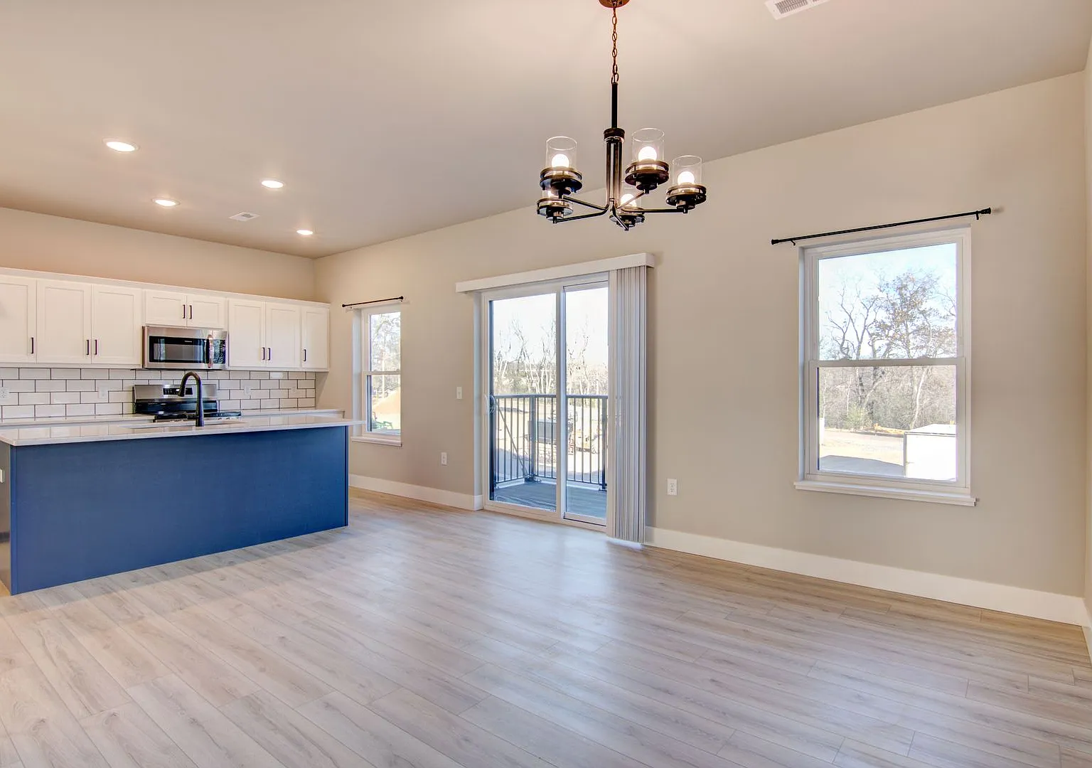 Brand New Luxury Townhomes: 3BR, 2.5Bath Altoona WI — Photo 3