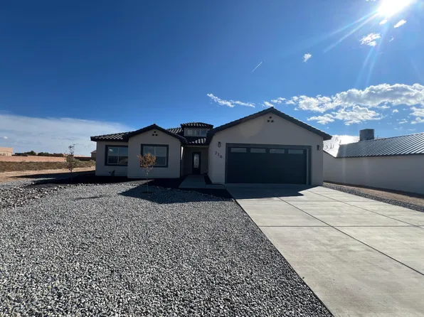 716 2nd St NE, Rio Rancho, NM 87124