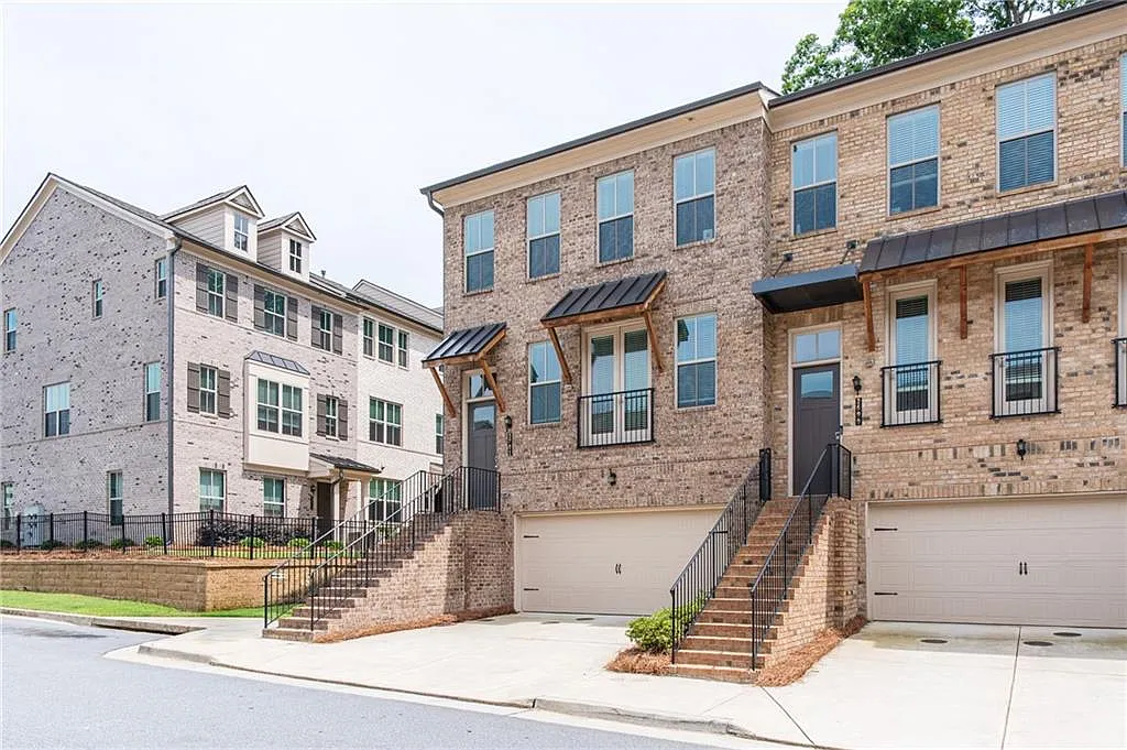 4 bed, 3.5 bath, 2589 sqft, $3,550 — Photo 3