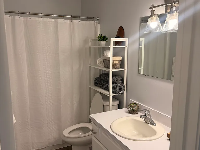 75 Royal Oak Ct #201 — Photo 50