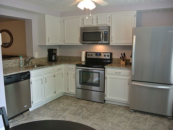 3rd image of 15012 Oak Crest Ct