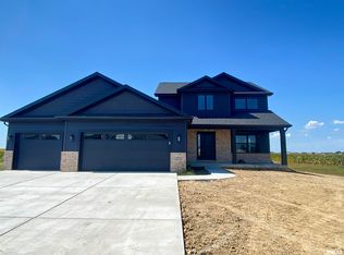 1017 Campanella Dr, Chatham, IL 62629