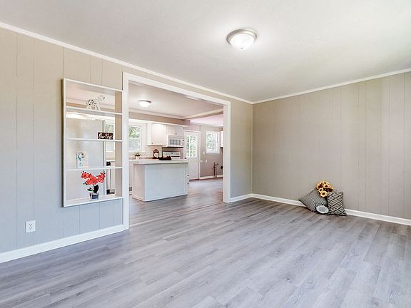 4th image of 99 Cates St