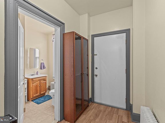 4th image of 125 Edgar St