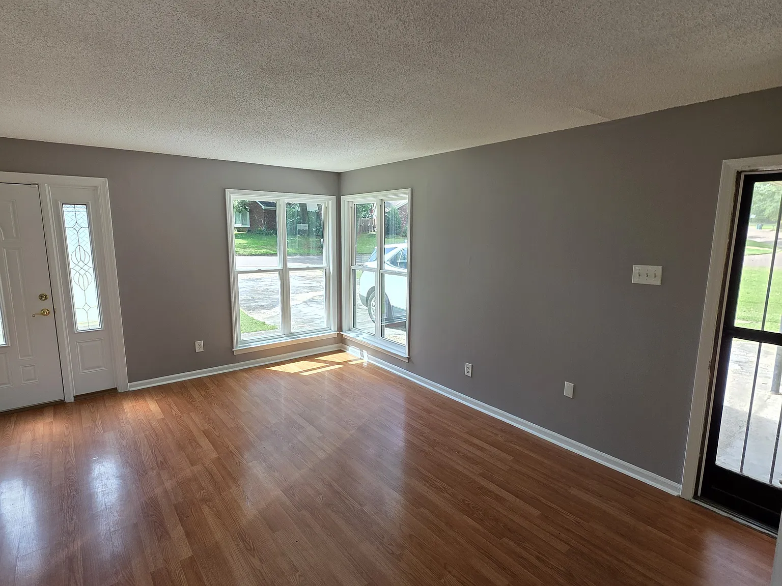 3 bed, 2.5 bath, 1800 sqft, $1,800 — Photo 3