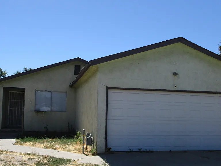 3145 N F St — Photo 1