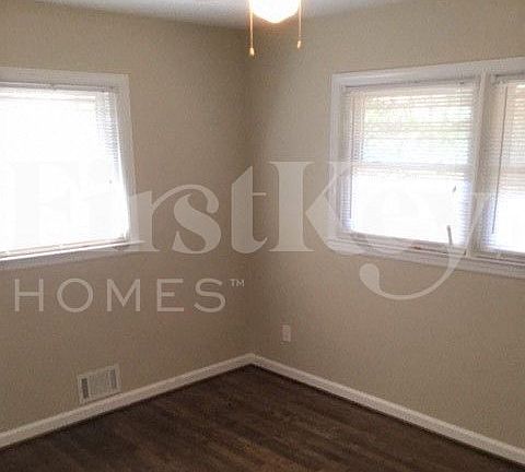 2nd image of 1843 Wee Kirk Rd SE