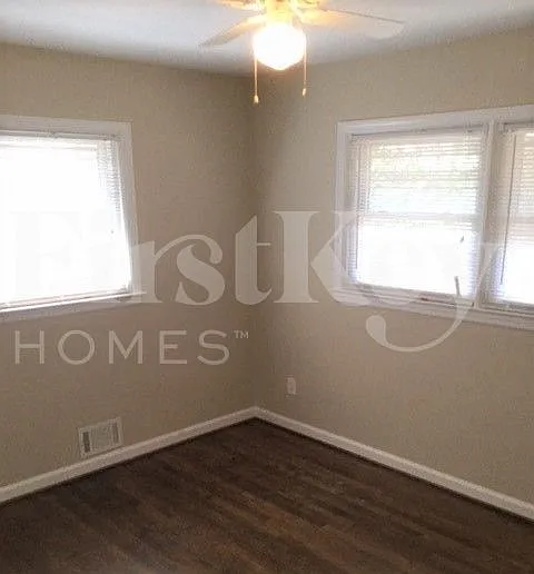 1843 Wee Kirk Rd SE — Photo 2