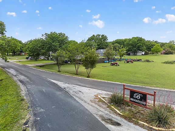 3rd image of 205 Brookwood Ct