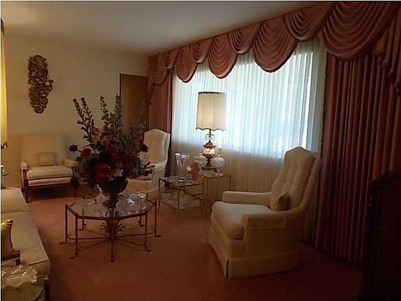 4th image of 3701 Shamrock Dr