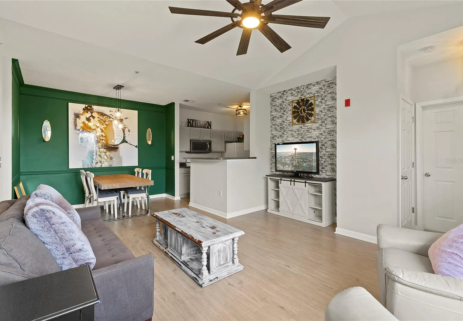 2 bed, 2.0 bath, 1048 sqft, $1,650 — Photo 4