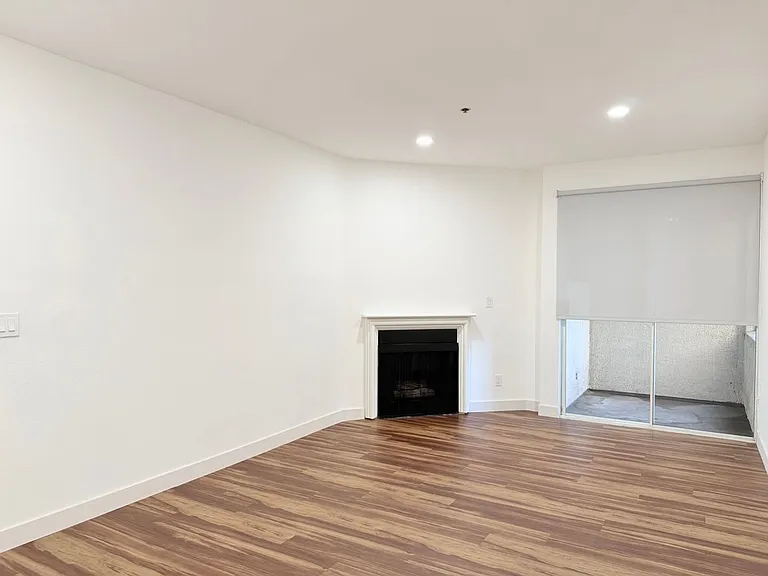 8715 Burton Way - Urban Feel Charming 2 bed 2 bath — Photo 14