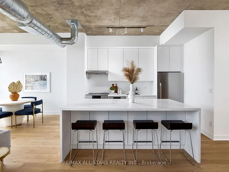 60 Bathurst St #Penthouse 1011 — Photo 10