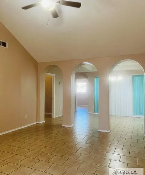 2820 Vienna St — Photo 3