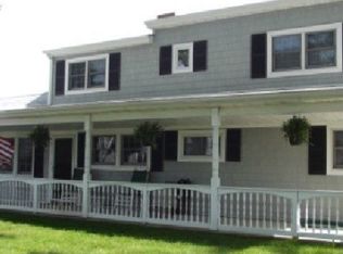 40 Red Maple Dr N, Wantagh, NY 11793