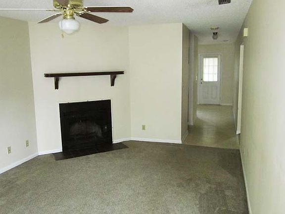 2nd image of 2 Wooddale Dr APT B