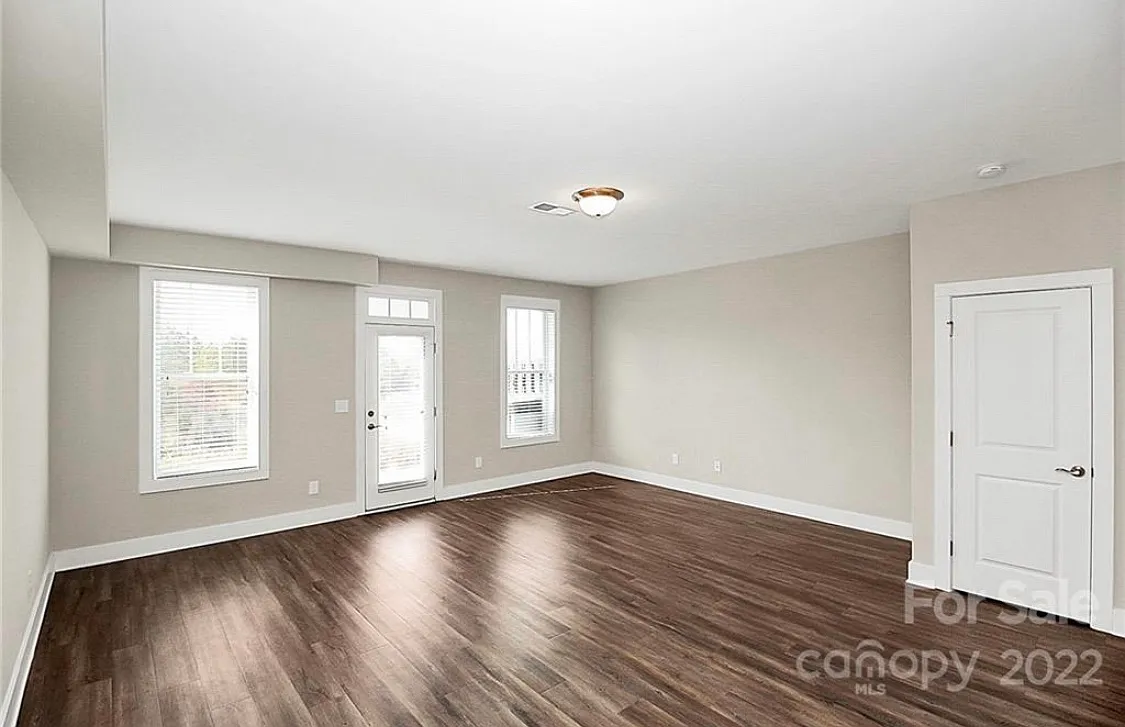 4 bed, 2.5 bath, 2394 sqft, $3,100 — Photo 1