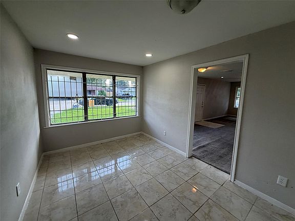 5th image of 5322 Dewberry St