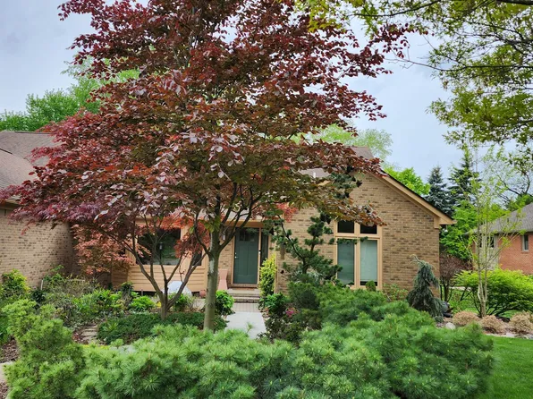 707 Kimberly Dr, Troy, MI 48098