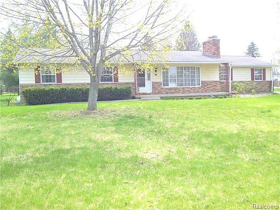 2nd image of 1395 Alcona Dr