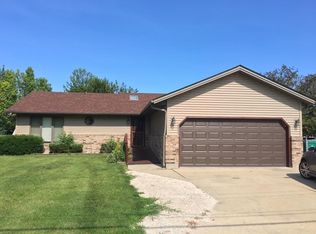 932 S 7th St, Dekalb, IL 60115