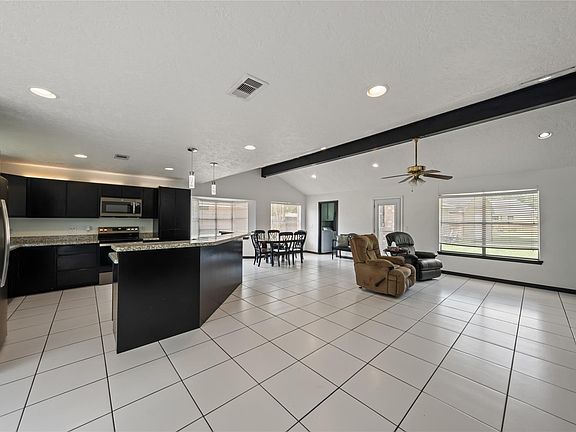 2nd image of 507 Magnolia Bnd