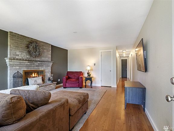 4th image of 1152 N Woodlawn St