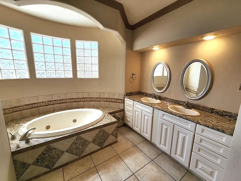 4189 Capistrano Ave — Photo 20
